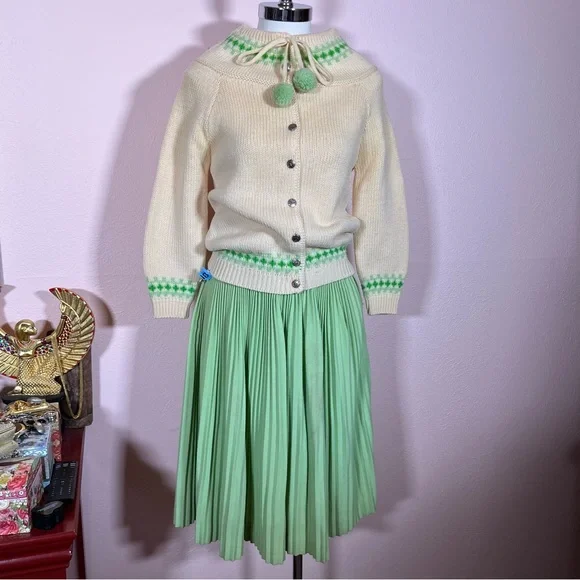 Vintage 1940 50 Retro Ski Aprés Wool Pom Pom tie neck Cardigan Pleated Skirt set - Picture 3 of 17